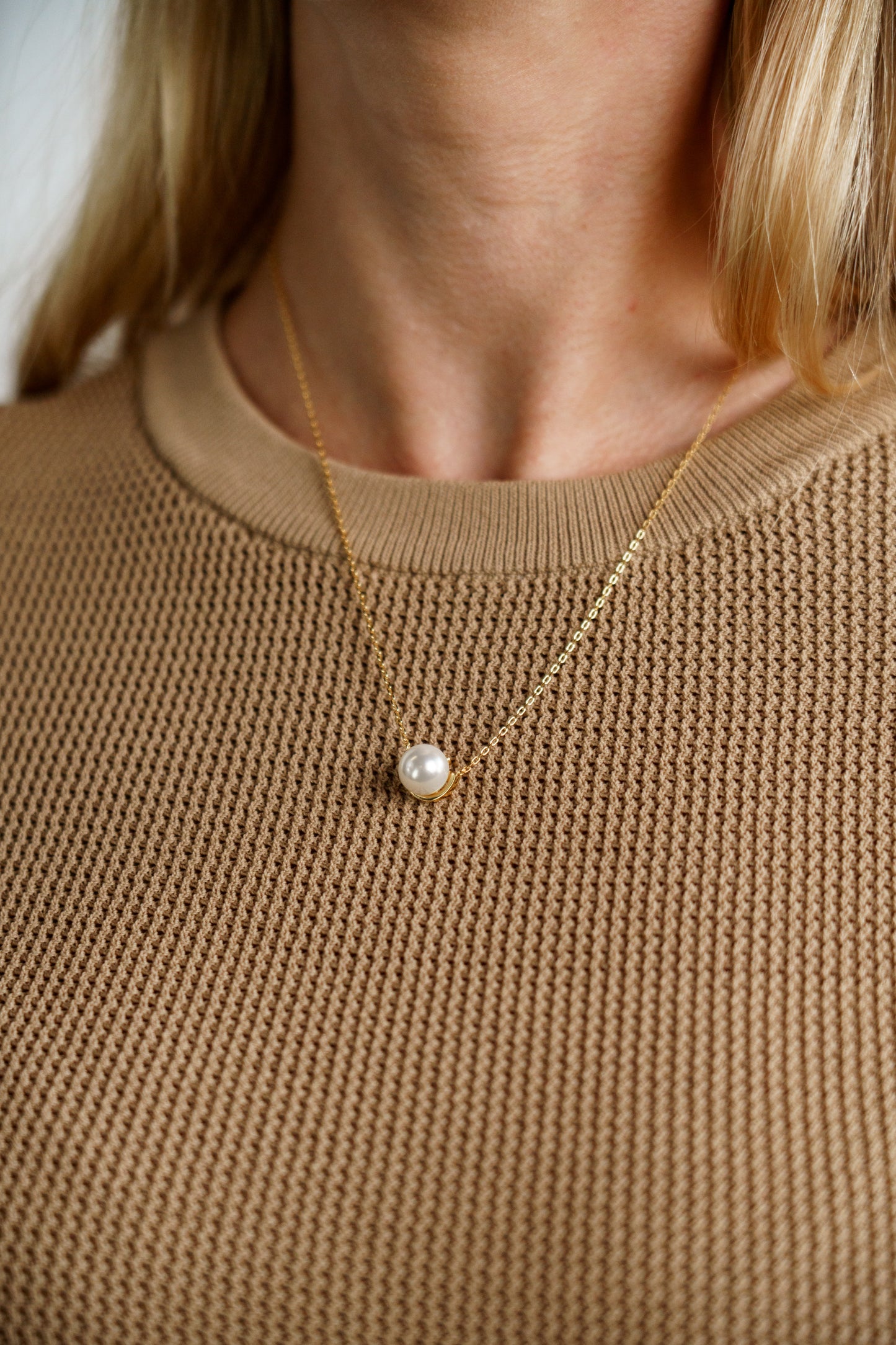 ADAGIO CRESCENT NINE-2-FIVE PEARL NECKLACE GOLD