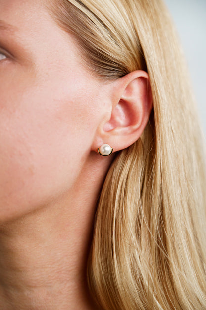 ADAGIO CRESCENT NINE-2-FIVE PEARL CRESCENT EARRINGS GOLD