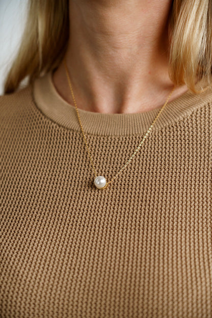 ADAGIO CRESCENT NINE-2-FIVE PEARL NECKLACE GOLD