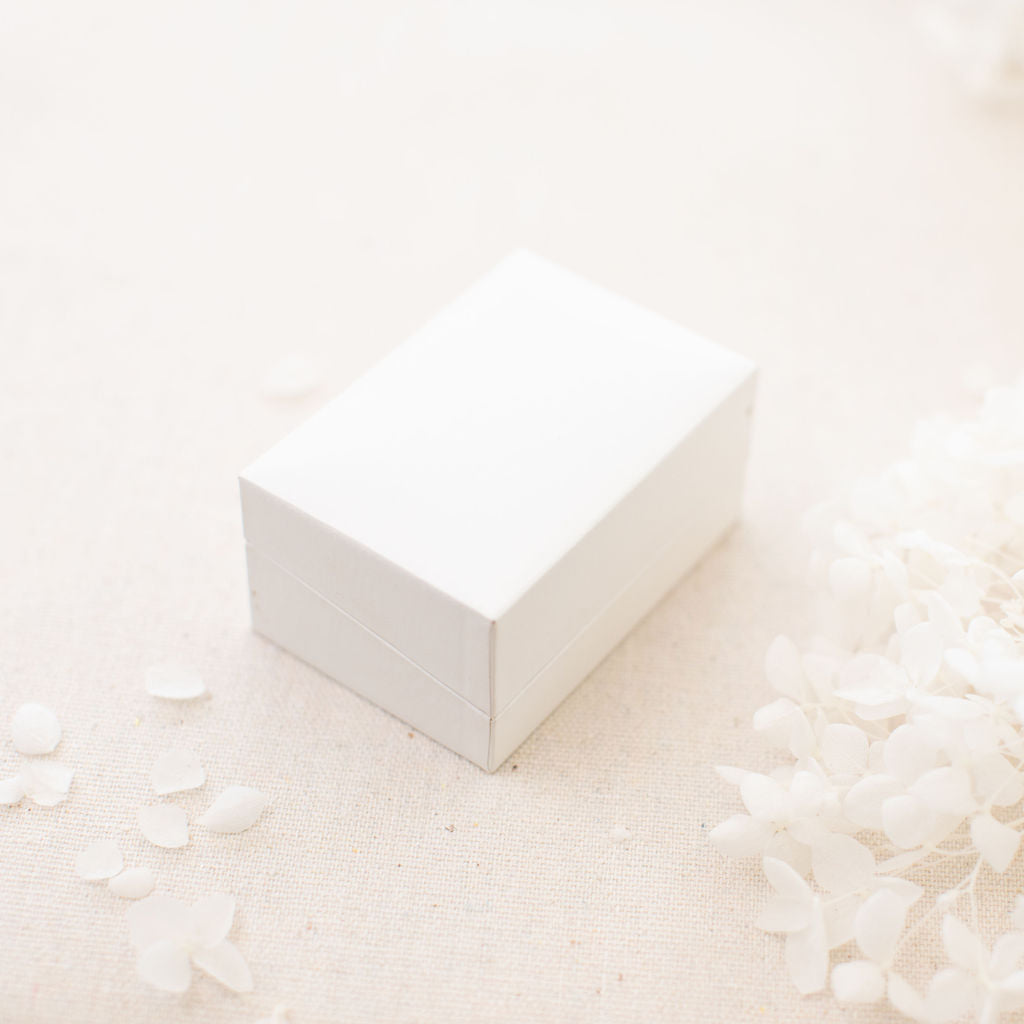 White ring box closed lid