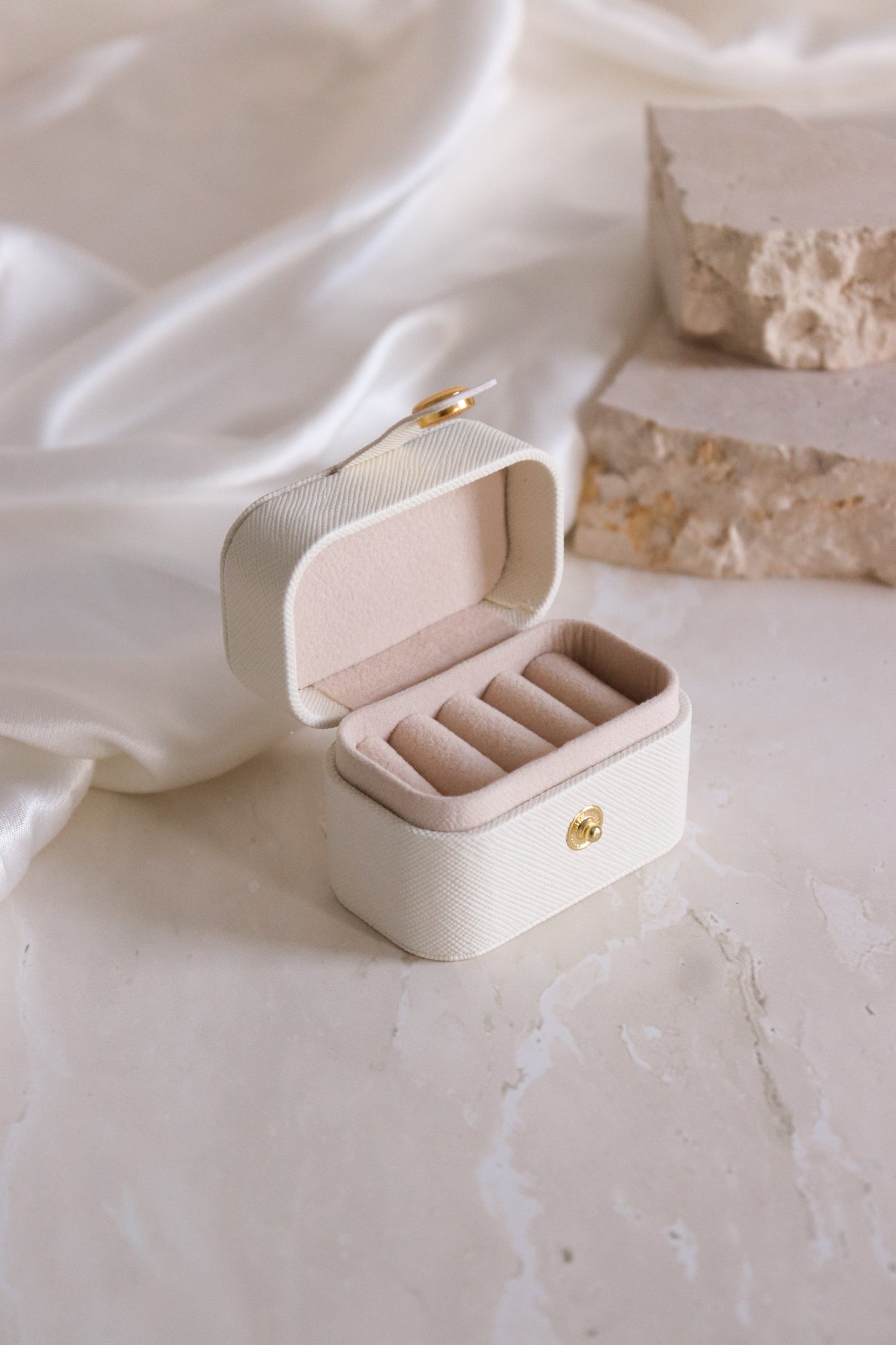cream mini travel ring box 