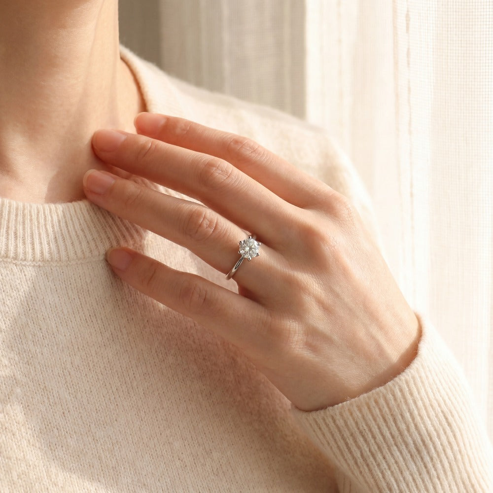 on hand diamond ring 1 carat