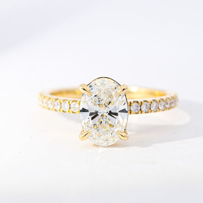 oval diamond engagment ring yellow gold