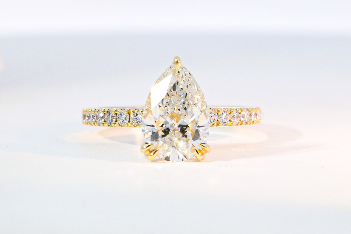 pear_cut_engagment_ring