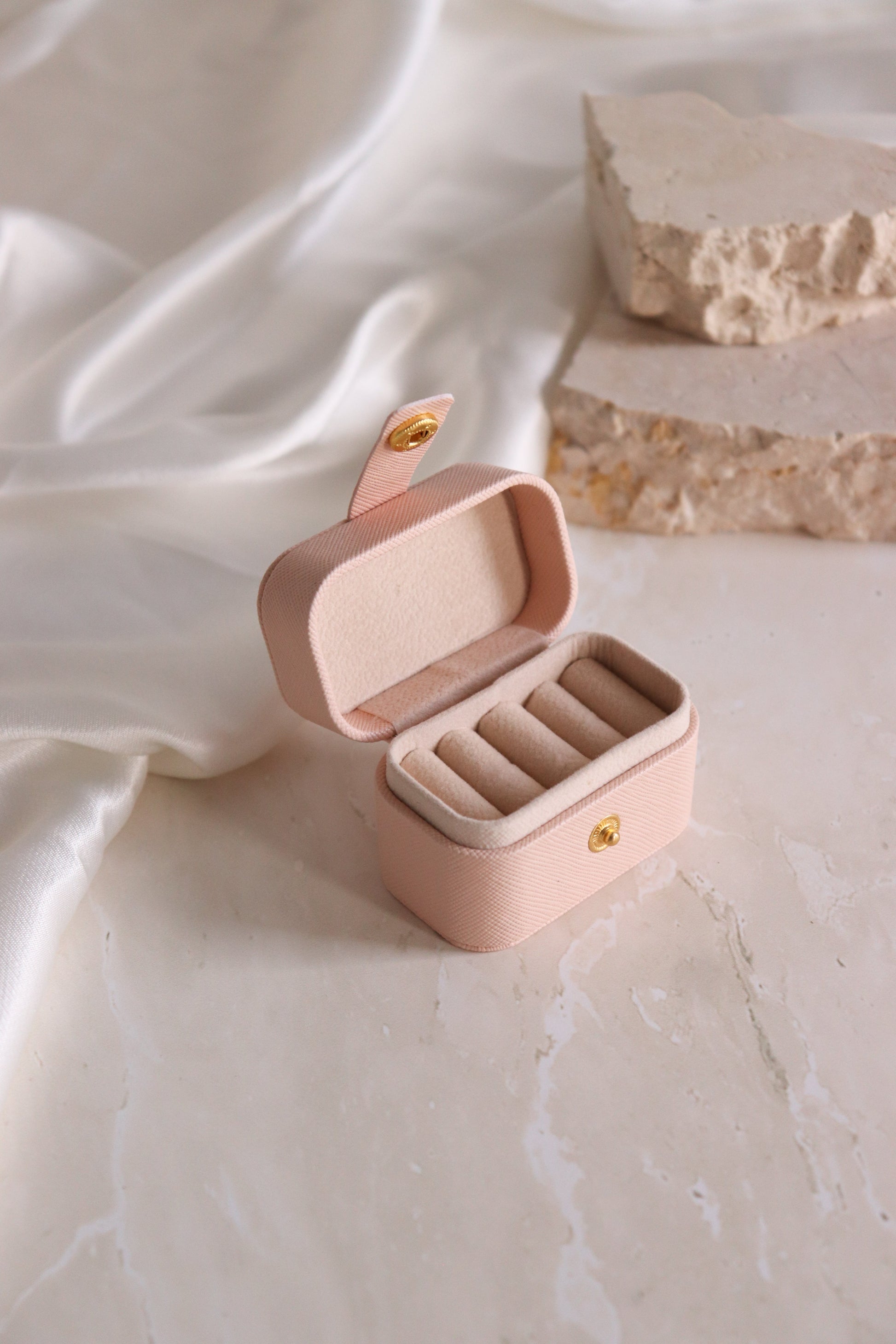pink mini travel ringbox open